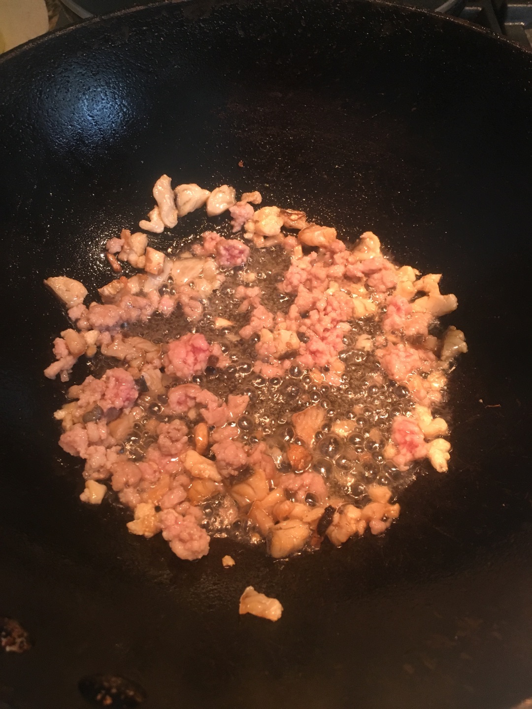 咸鱼茄子煲（附茄子不油腻的小窍门）