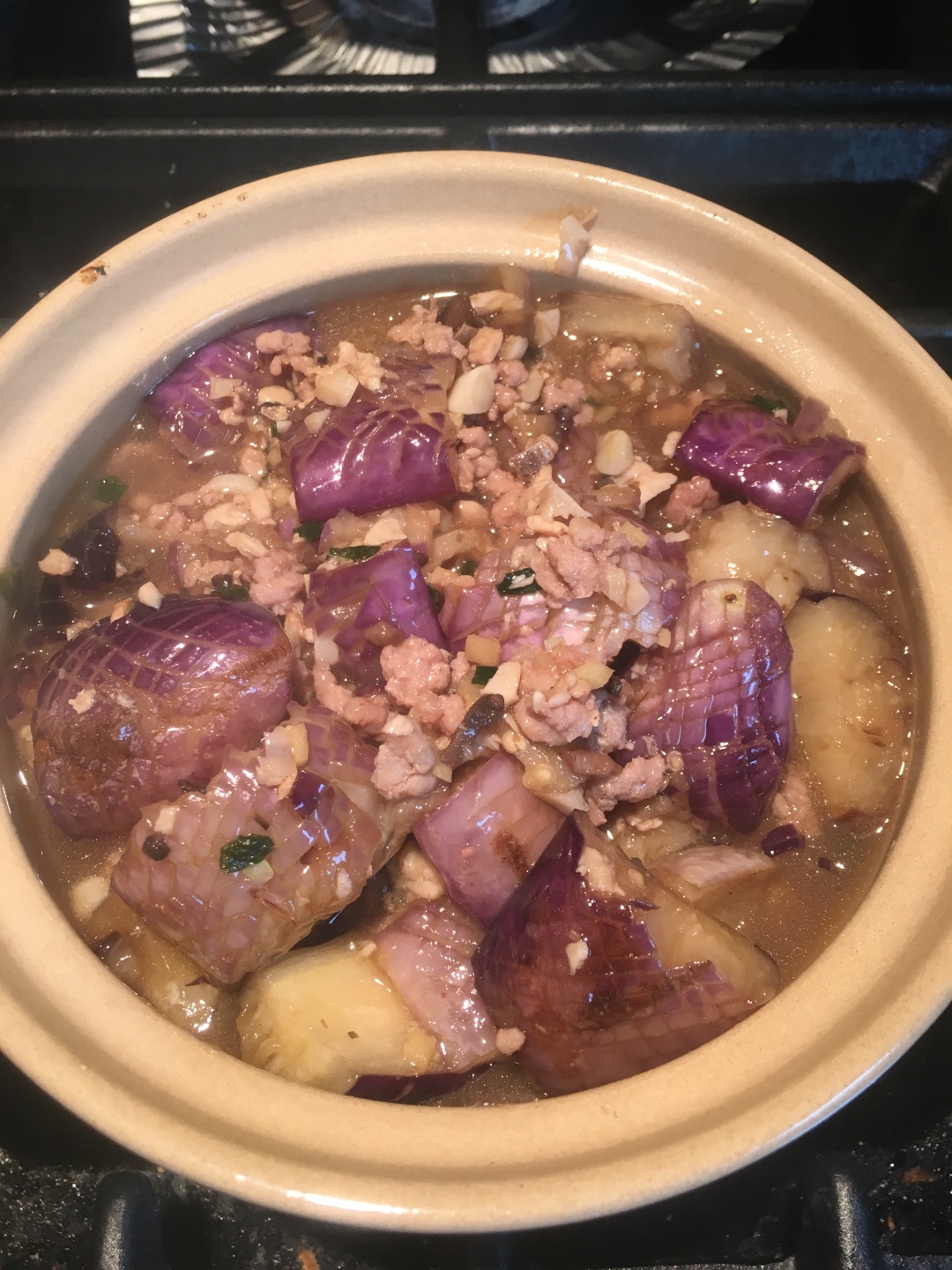 咸鱼茄子煲（附茄子不油腻的小窍门）
