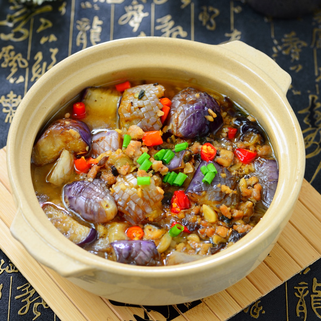 咸鱼茄子煲（附茄子不油腻的小窍门）