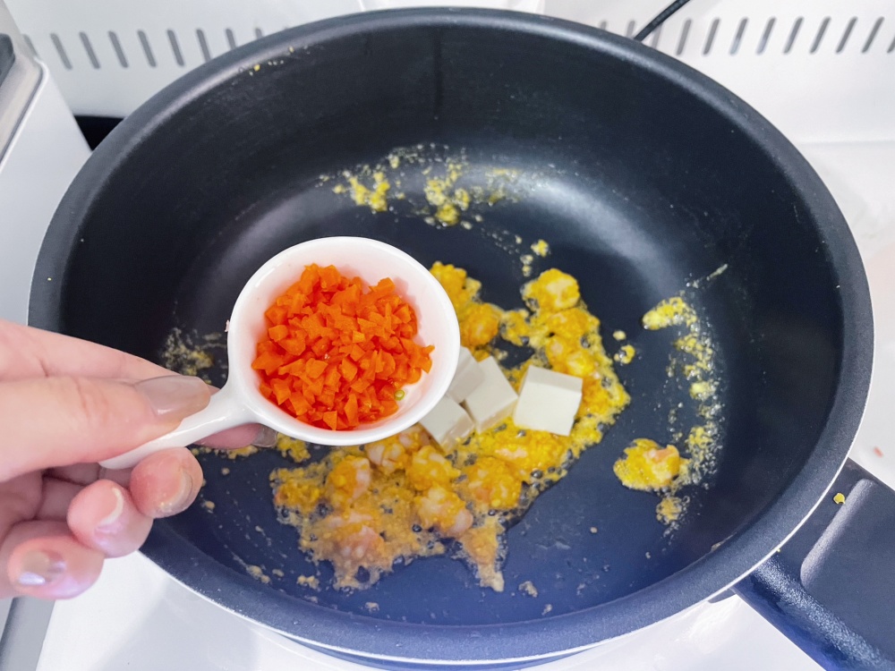 蛋黄虾仁豆腐煲（辅食）