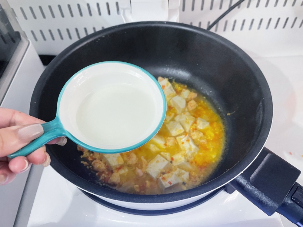 蛋黄虾仁豆腐煲（辅食）