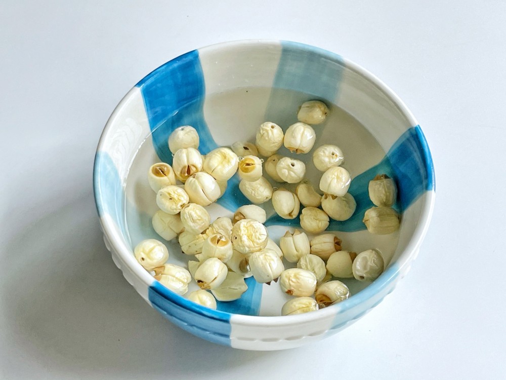 莲子薏米糖水