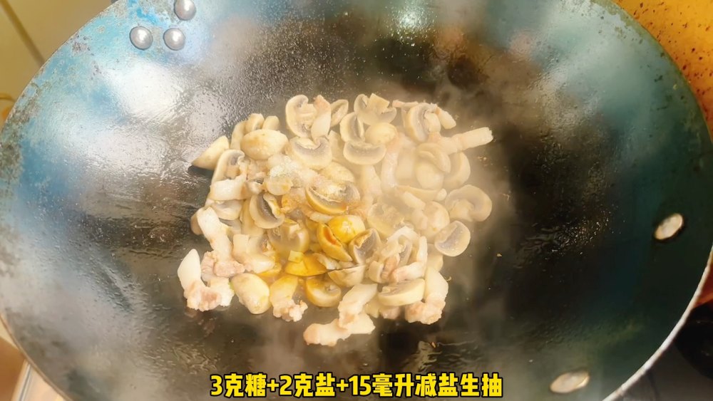 白蘑菇炒五花肉