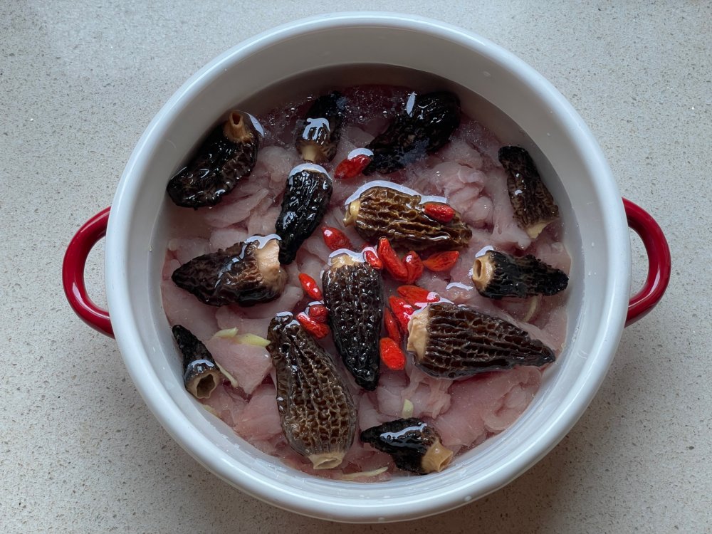 羊肚菌蒸瘦肉
