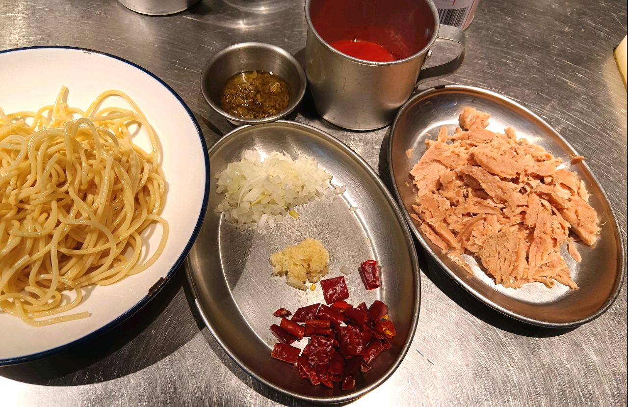 辣金枪鱼意面
