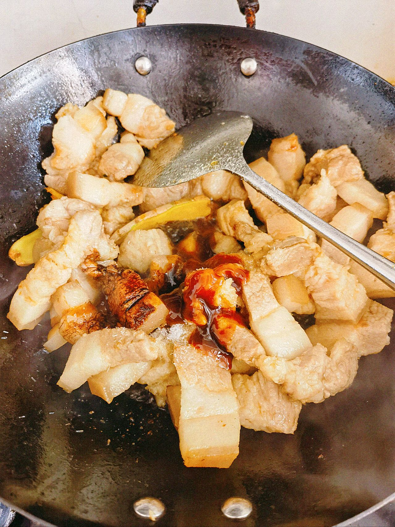 五花肉焖鹌鹑蛋
