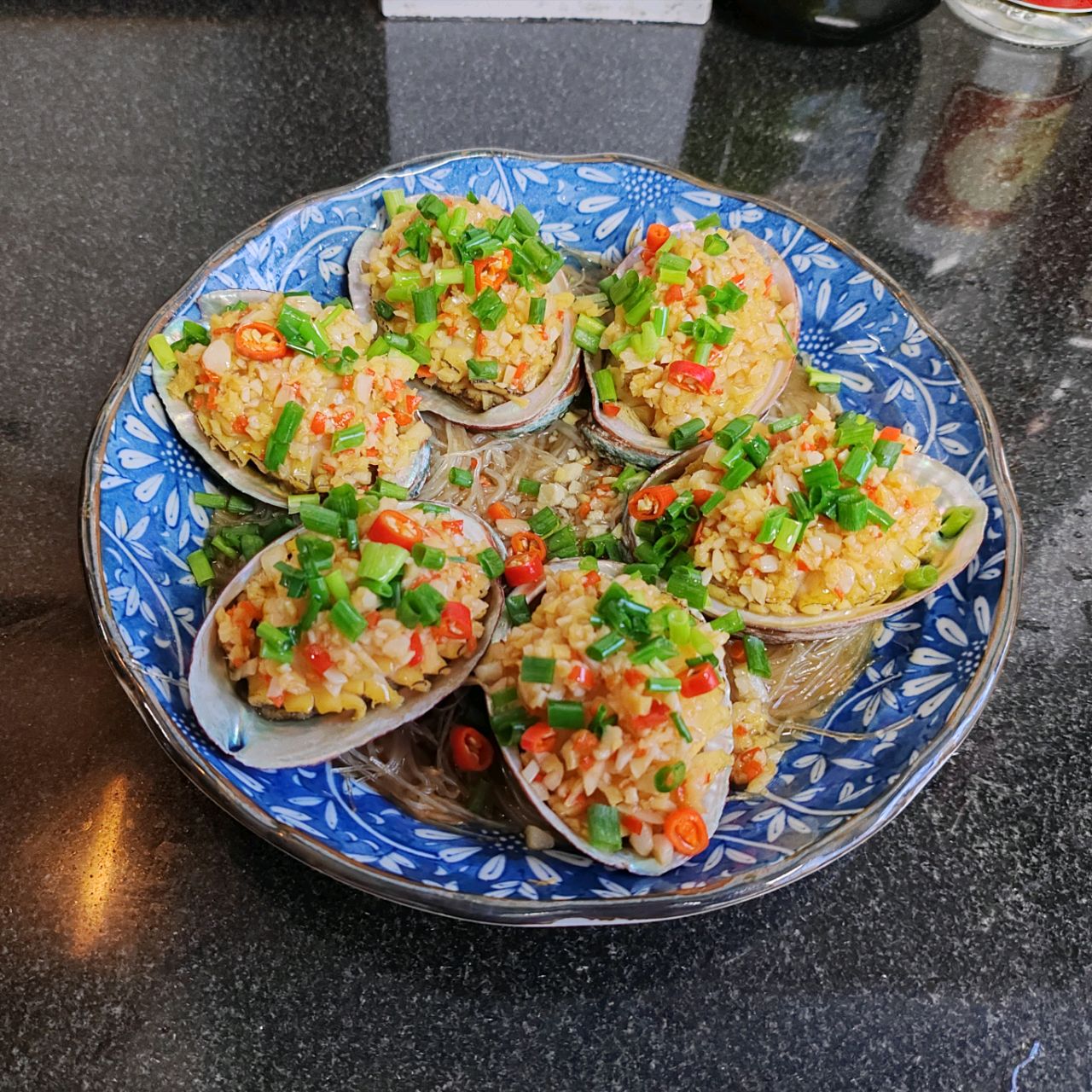 蒜蓉粉丝蒸小鲍鱼