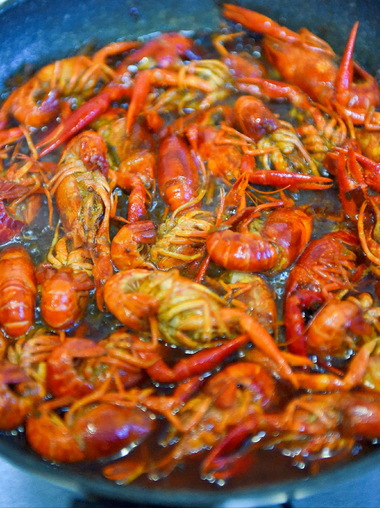 鲜香小龙虾拌乌冬面