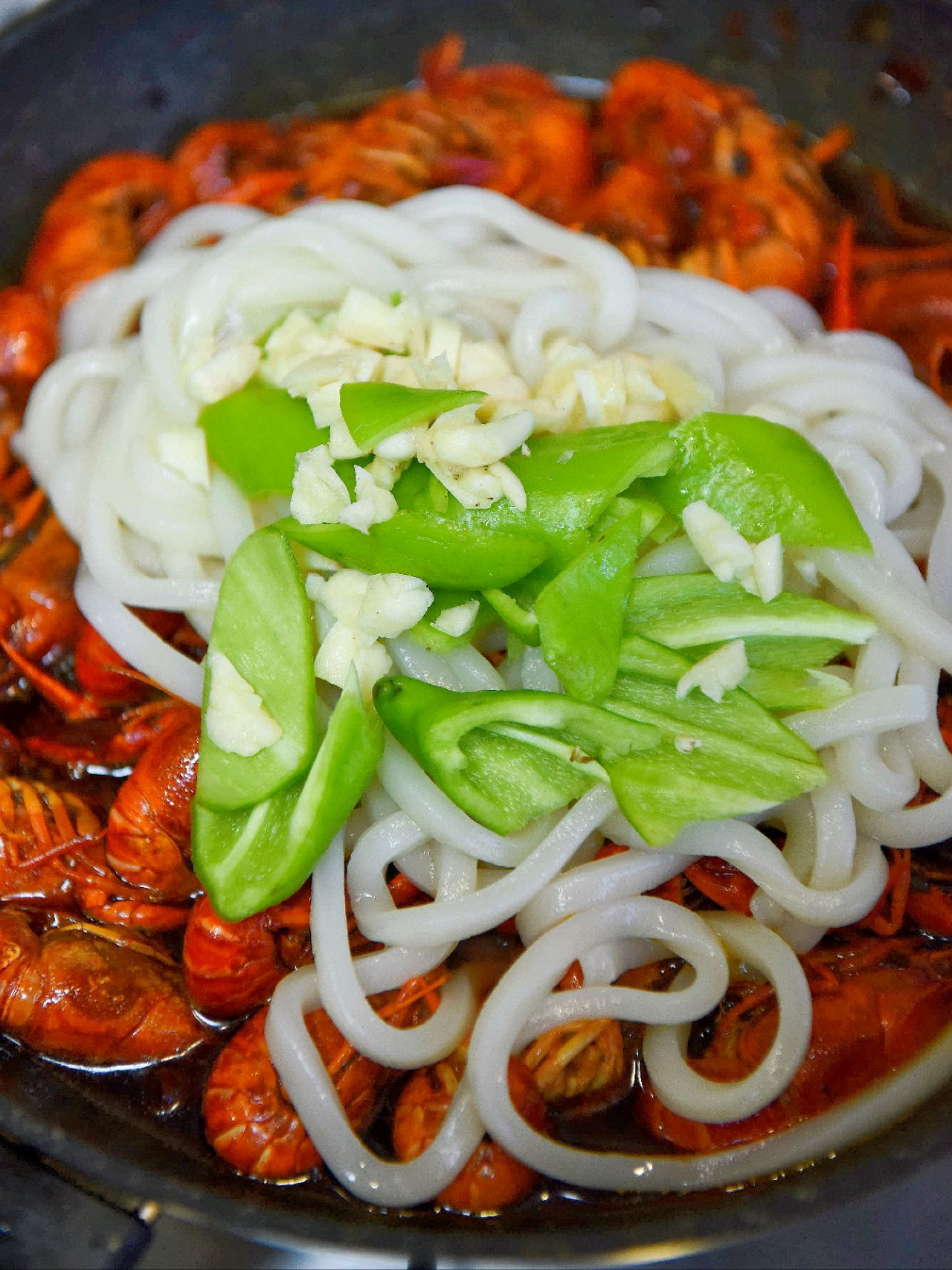 鲜香小龙虾拌乌冬面