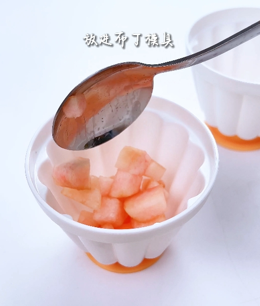 水蜜桃布丁，果香甜蜜，爽滑Q弹！