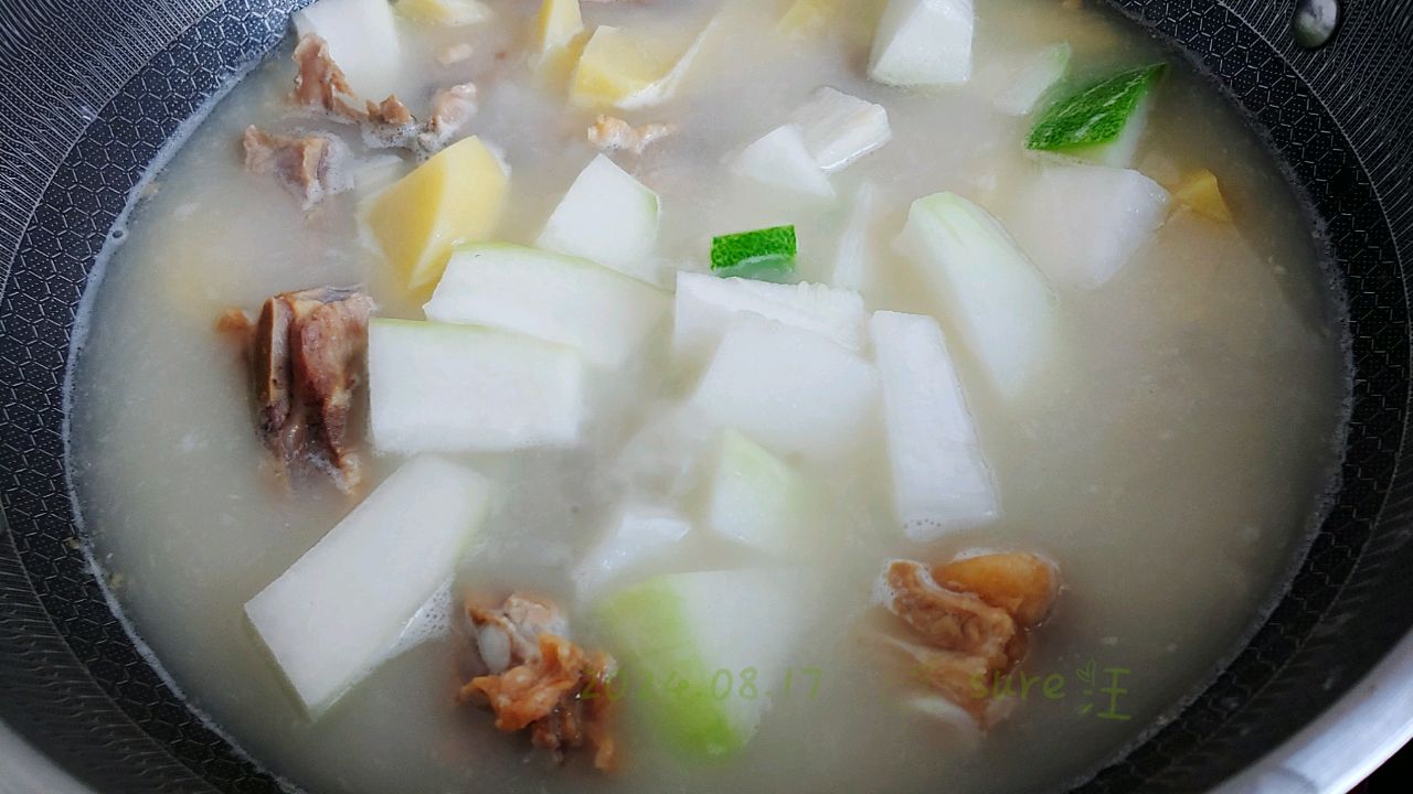 排骨土豆冬瓜汤
