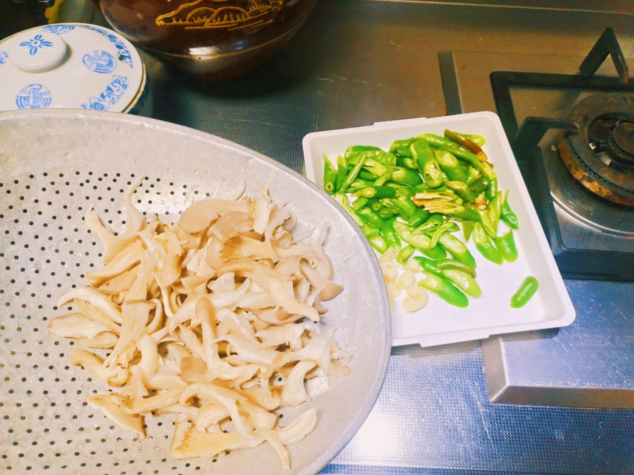 青椒炒平菇 青椒炒平菇