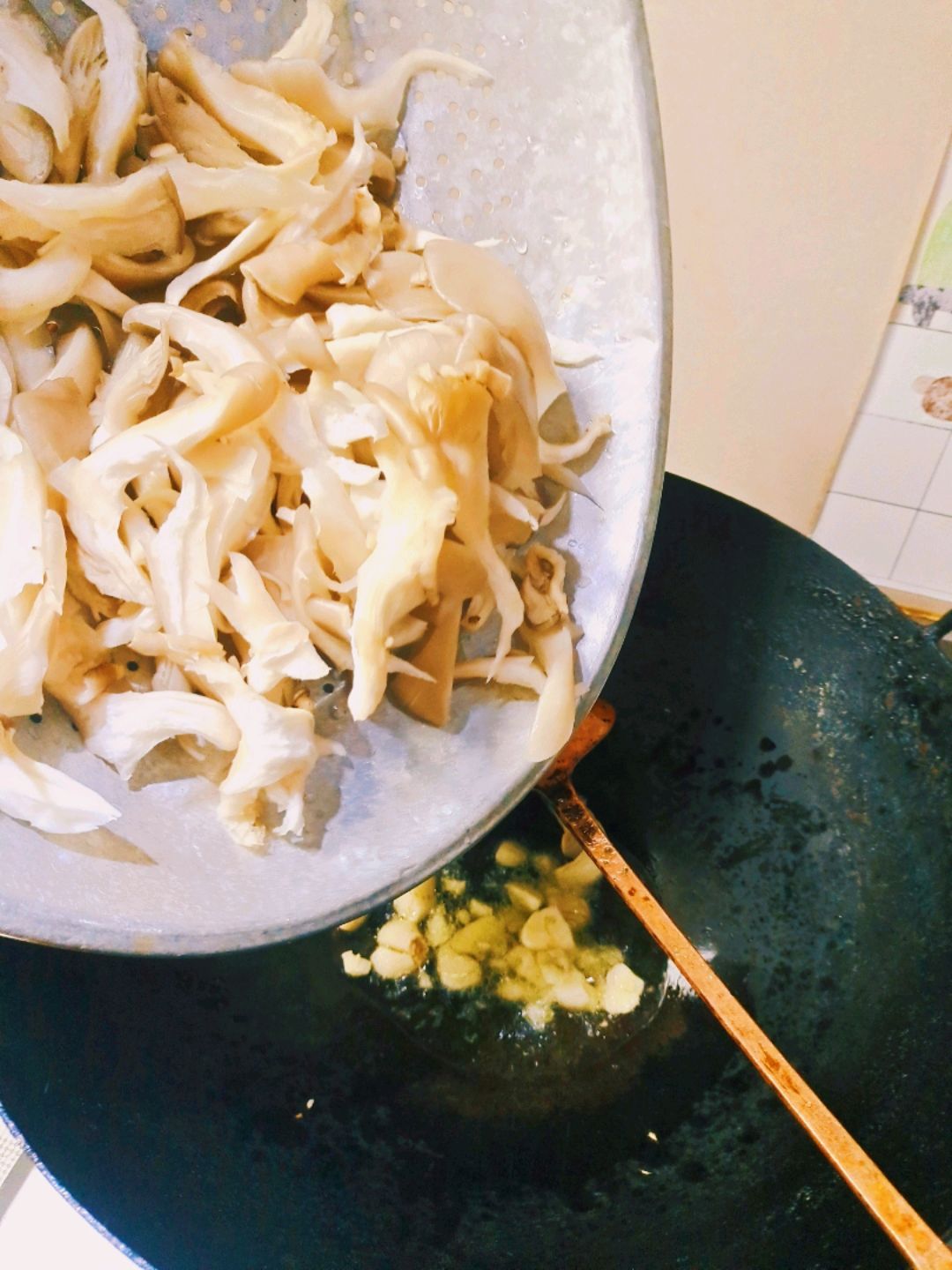 青椒炒平菇 青椒炒平菇
