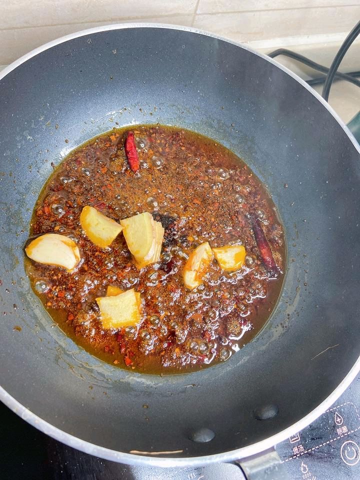 麻辣牛蛙