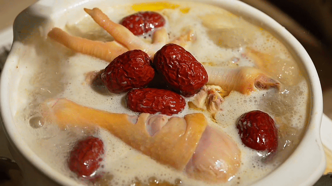 黄芪红枣鸡汤