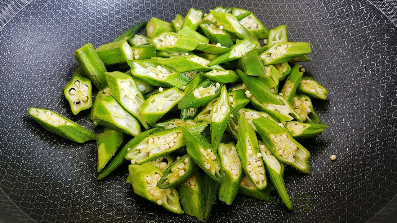 豆豉辣肉煸秋葵