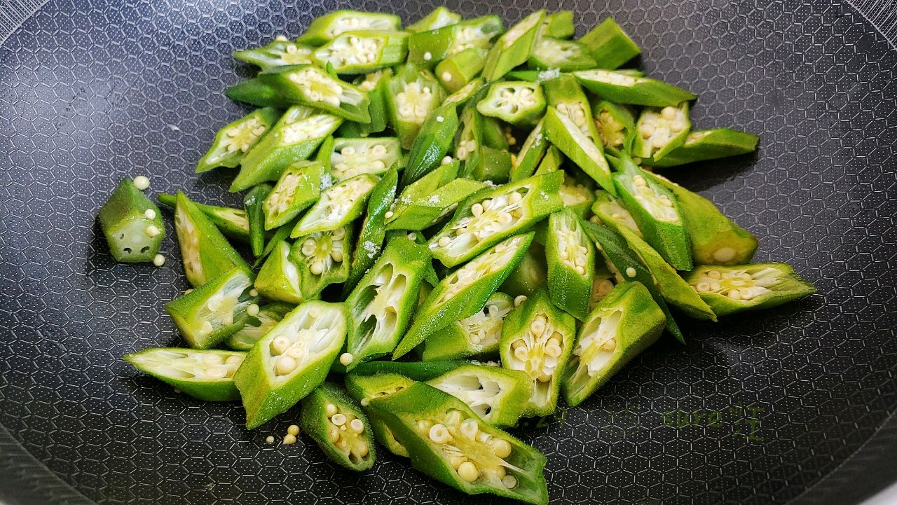 豆豉辣肉煸秋葵