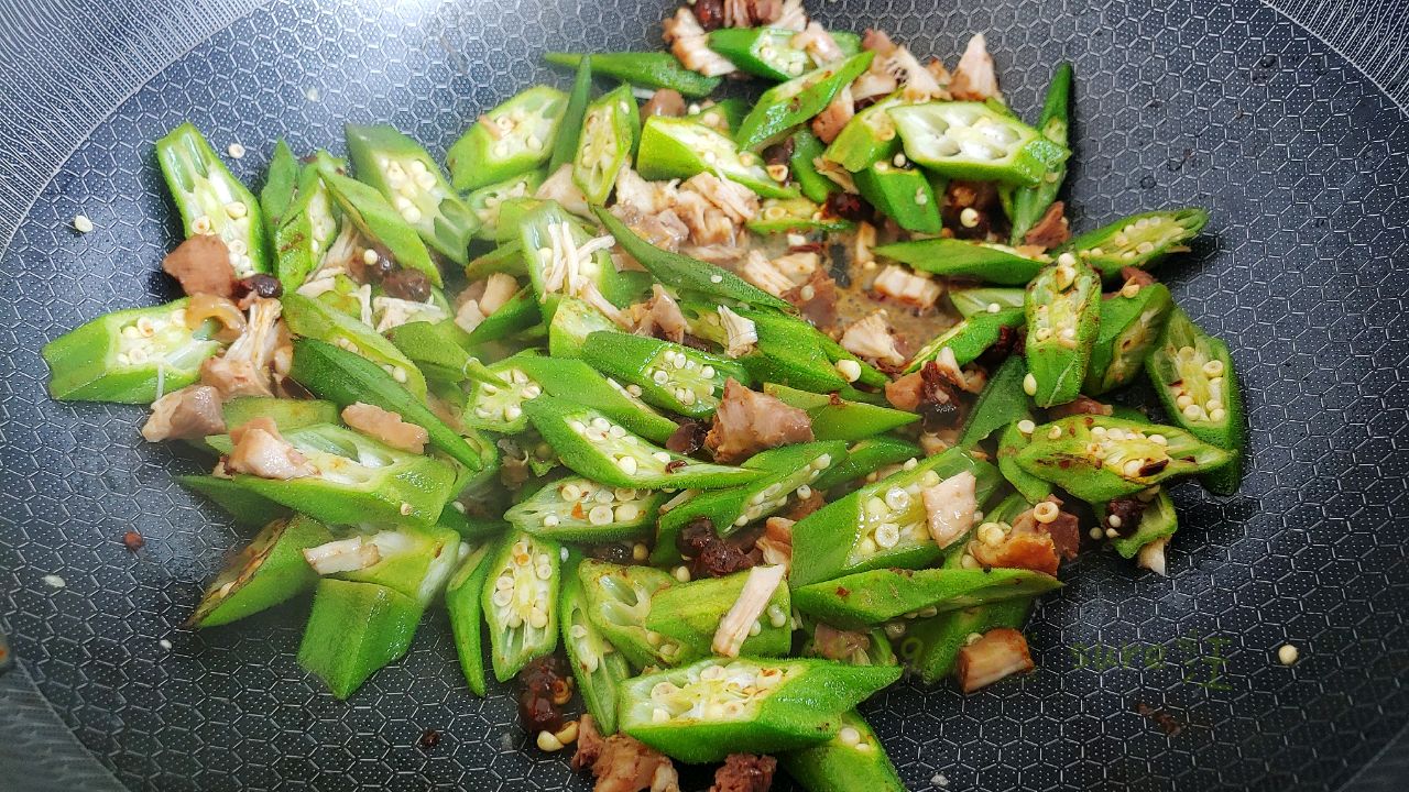 豆豉辣肉煸秋葵