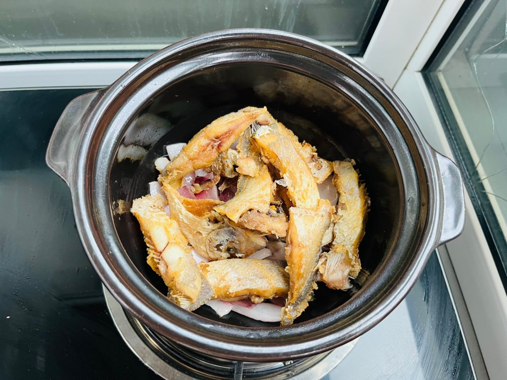 豆豉焖鲳鱼煲