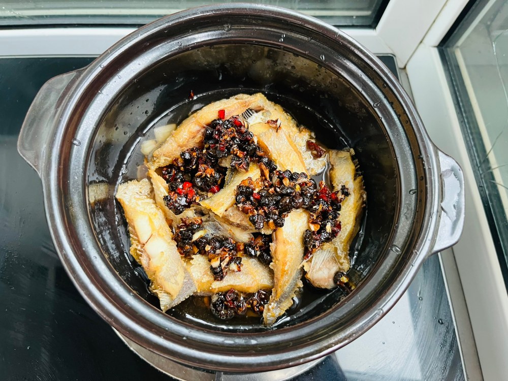 豆豉焖鲳鱼煲