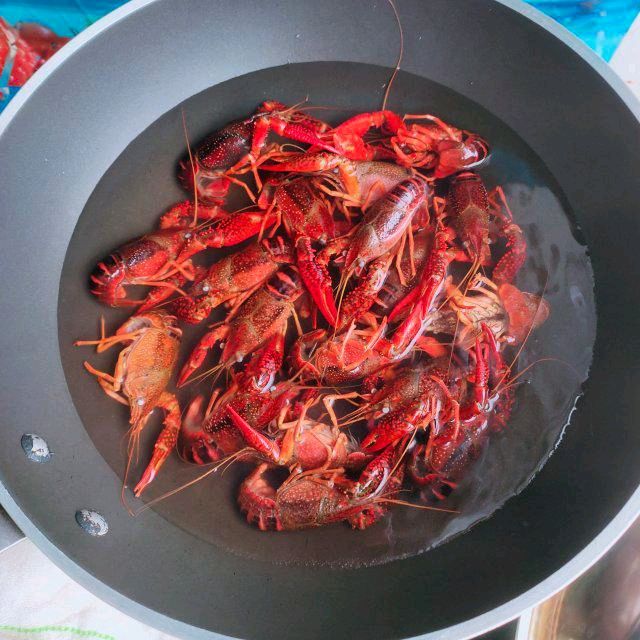 麻辣小龙虾盖浇方便面