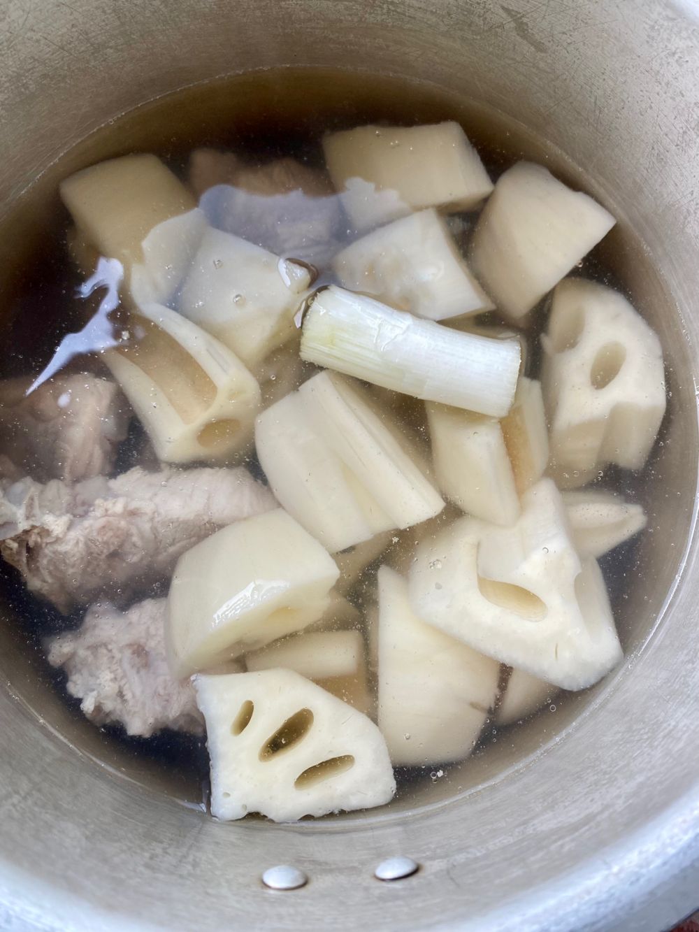 莲藕胡萝卜排骨汤