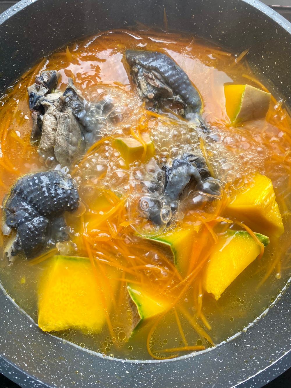 胡萝卜南瓜乌鸡汤
