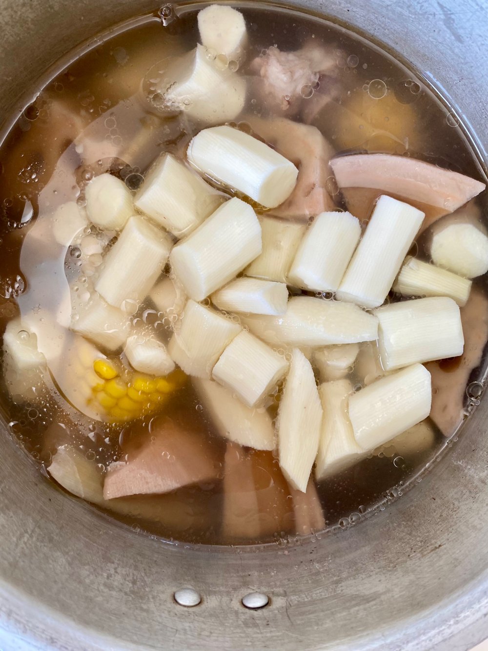 山药莲藕玉米排骨汤