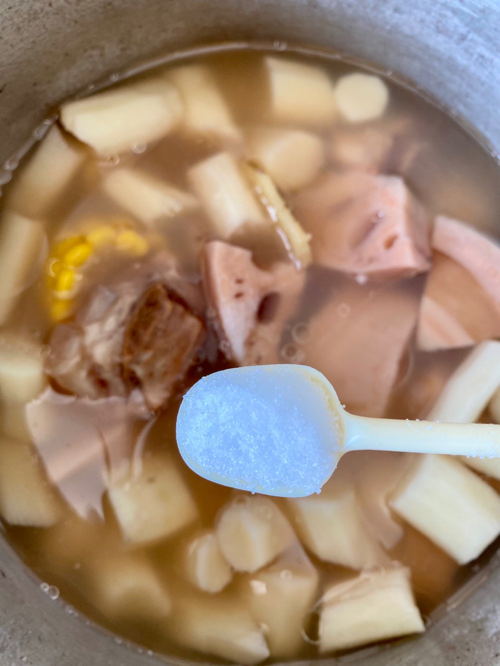 山药莲藕玉米排骨汤