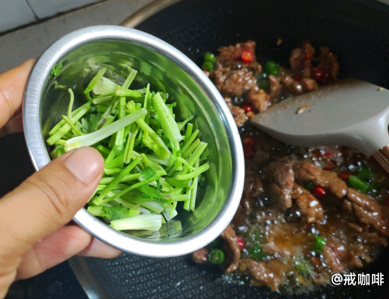 两碗饭打底｜小炒黄牛肉