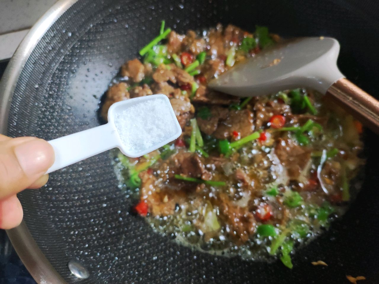 两碗饭打底｜小炒黄牛肉