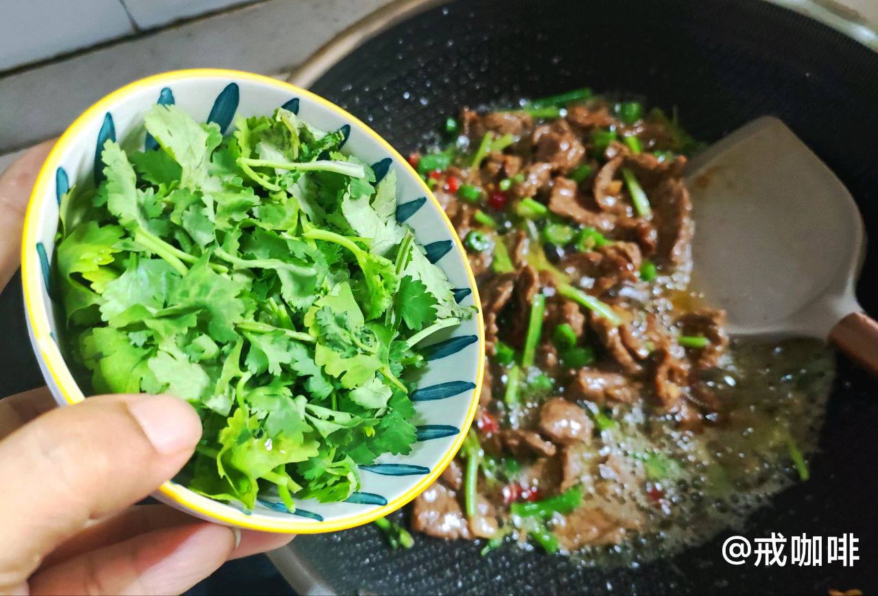 两碗饭打底｜小炒黄牛肉