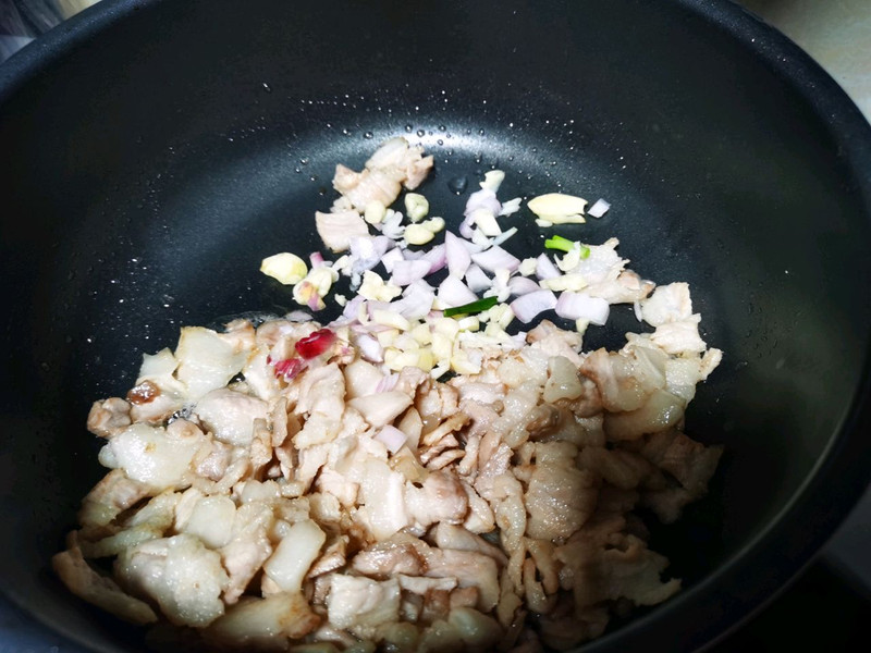 酸菜炒五花肉