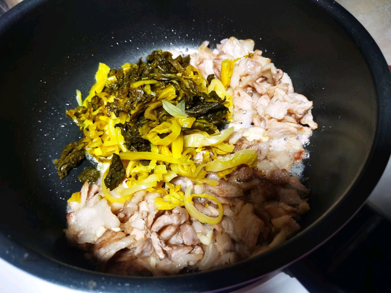 酸菜炒五花肉