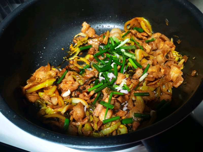 酸菜炒五花肉