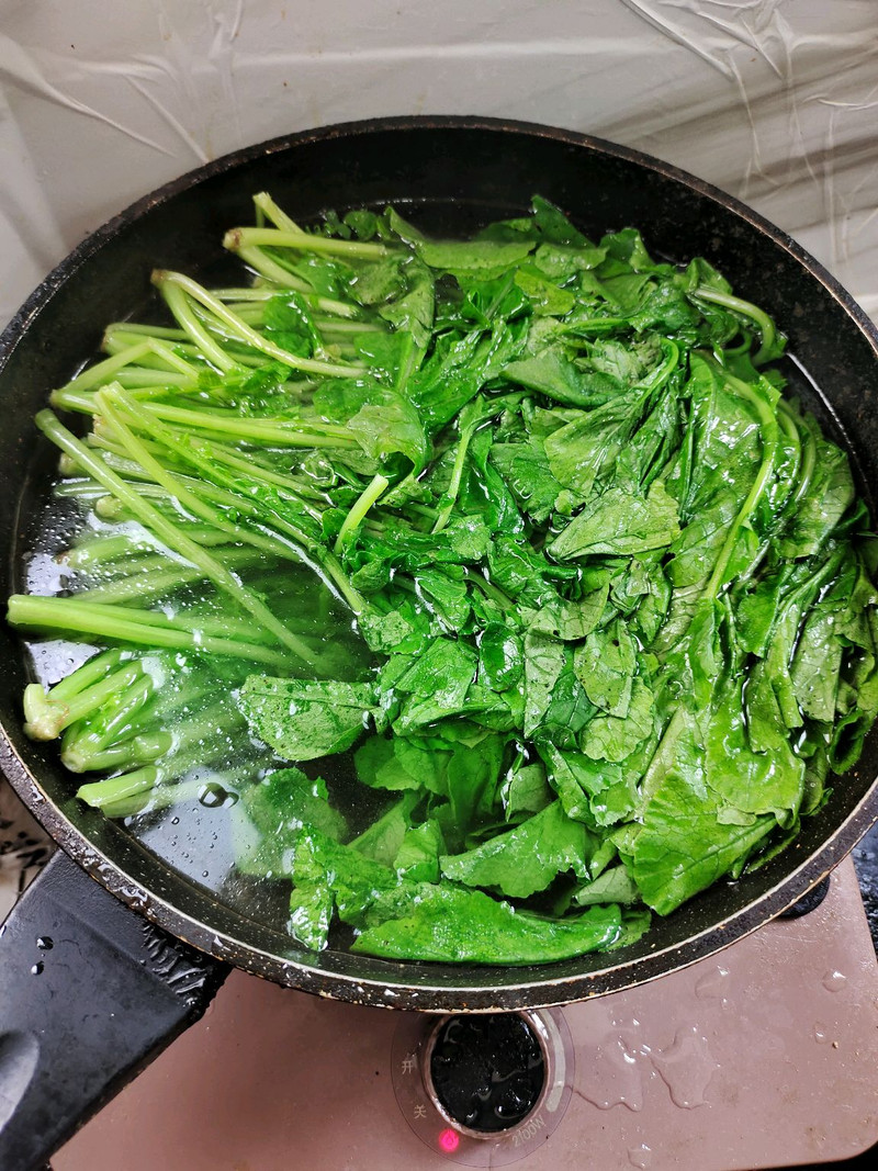 萝卜苗炒肉末
