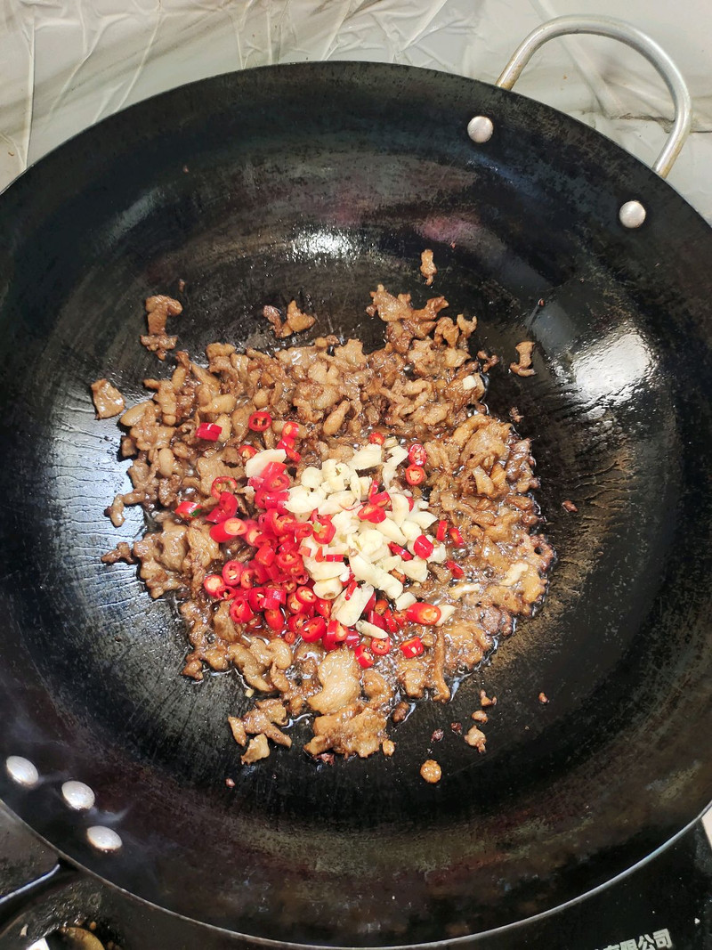 萝卜苗炒肉末