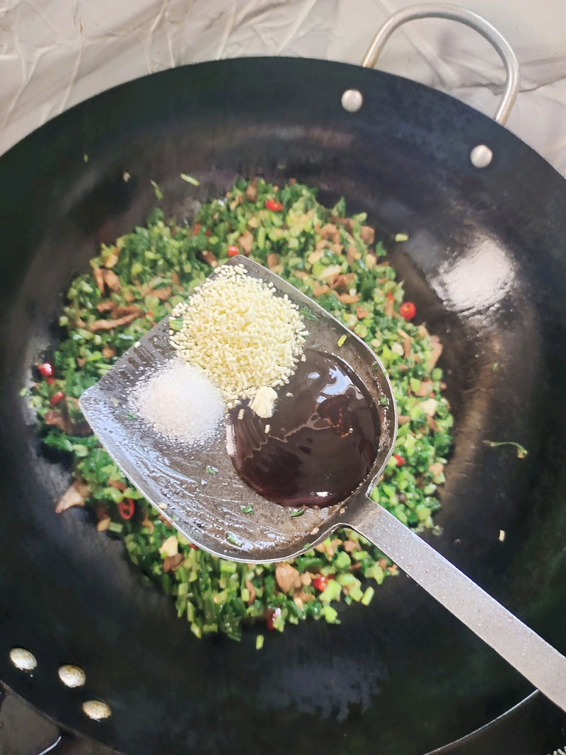 萝卜苗炒肉末