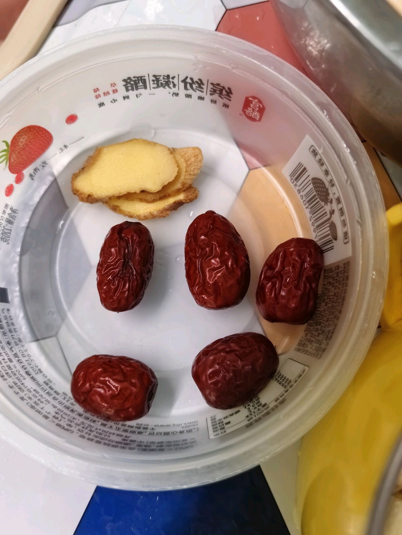 莲藕山药莲子扇骨滋润汤