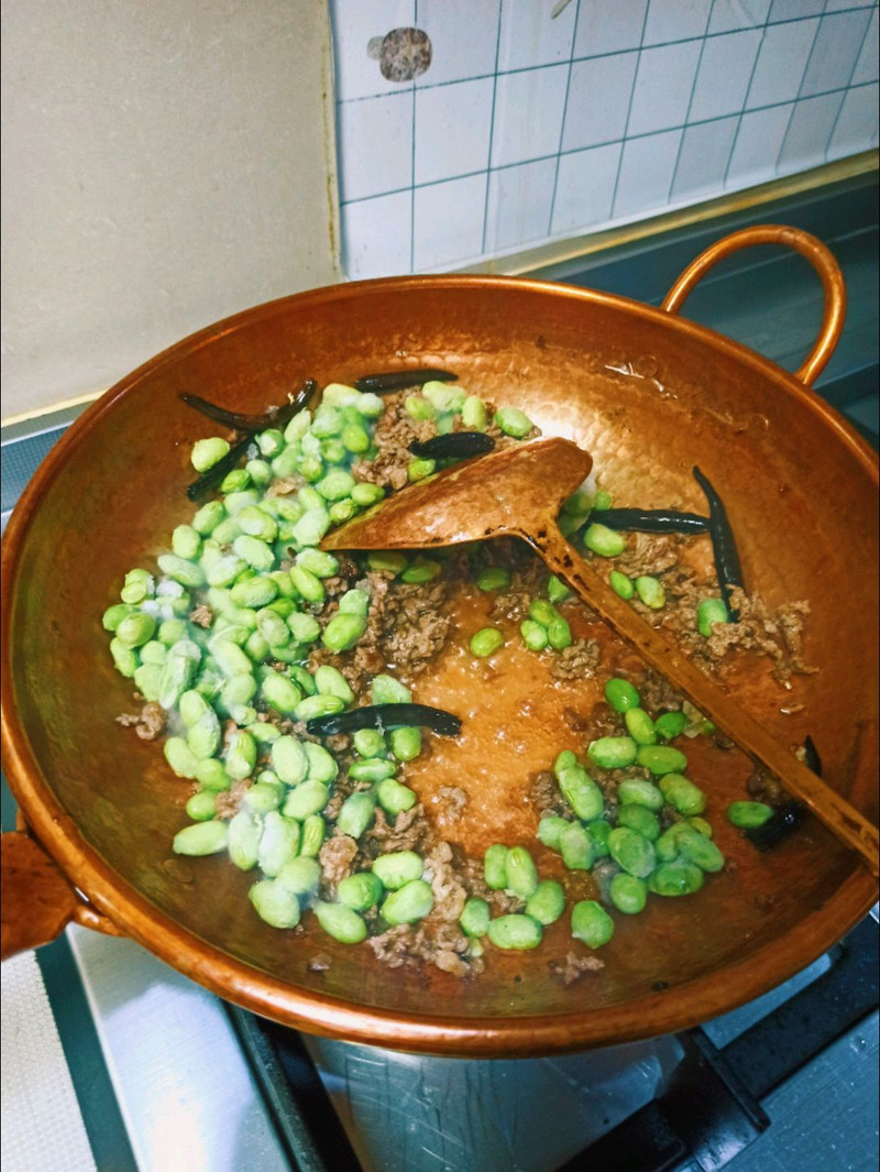 云南菜～铜锅玫瑰毛豆牛肉沫