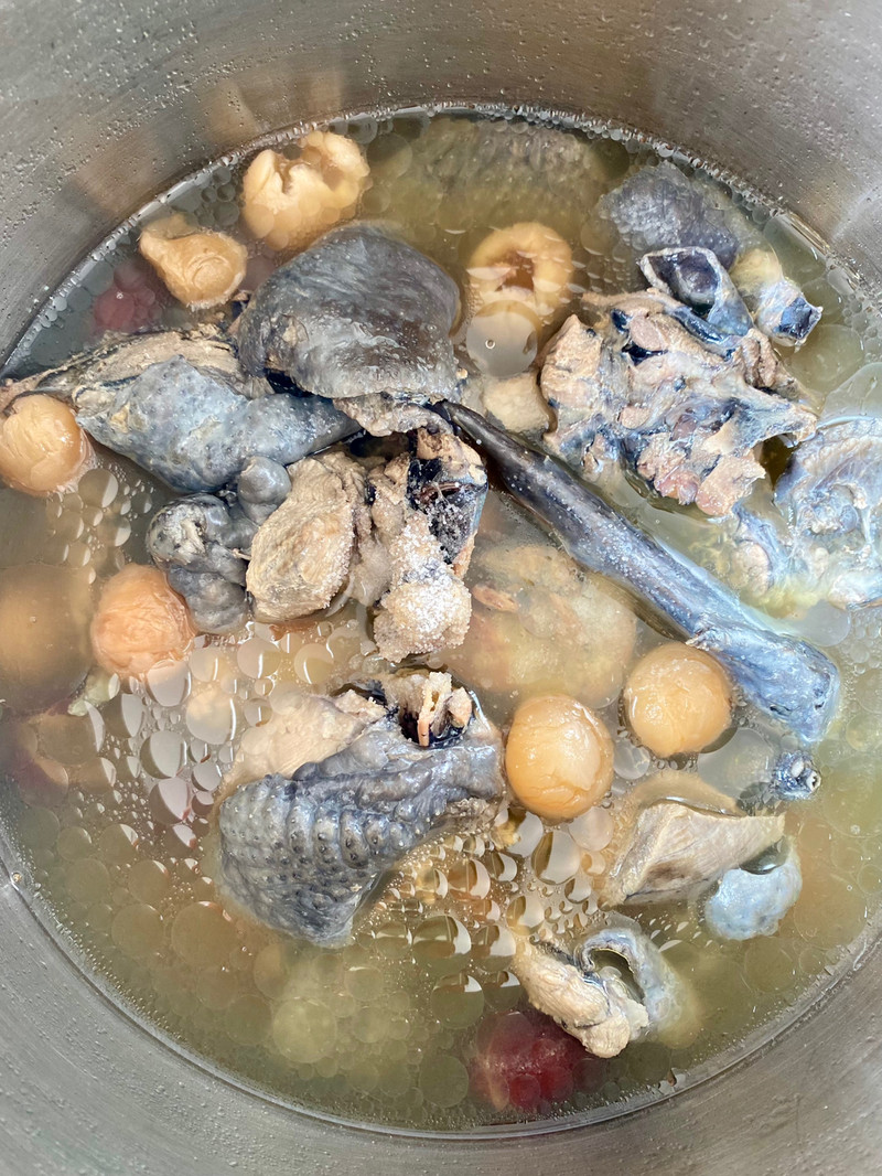 桂圆红枣乌鸡汤