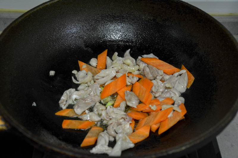 鸡腿肉炒山药