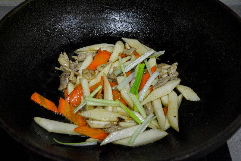 鸡腿肉炒山药