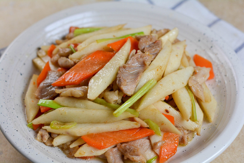 鸡腿肉炒山药