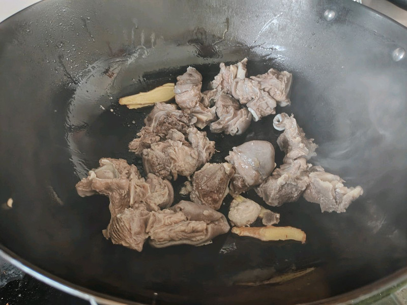 红烧羊肉萝卜煲