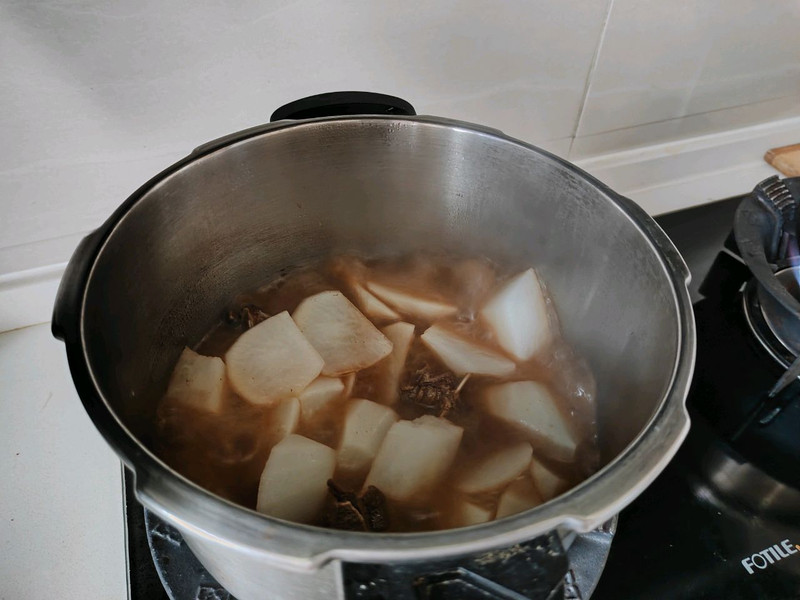 红烧羊肉萝卜煲