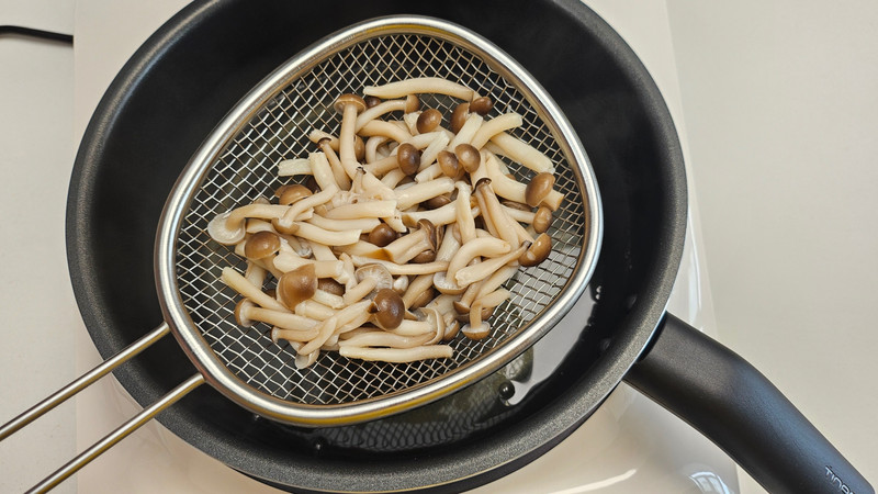 蟹味菇炒鸡蛋