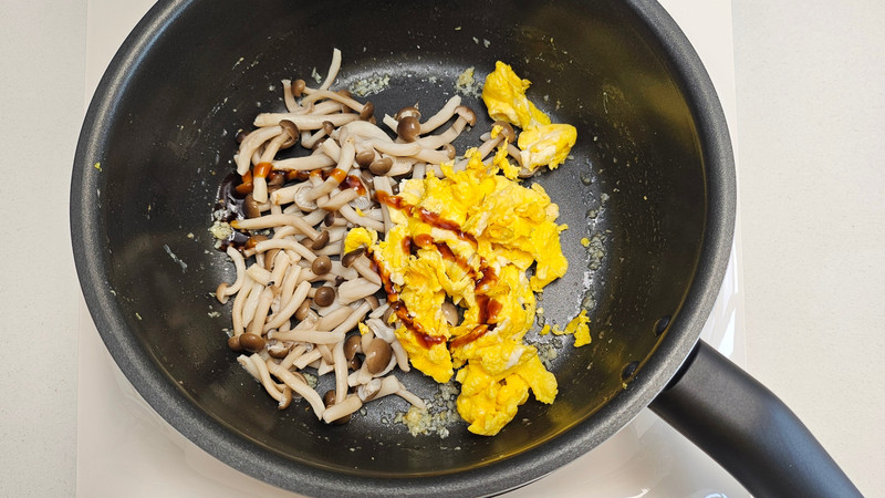 蟹味菇炒鸡蛋