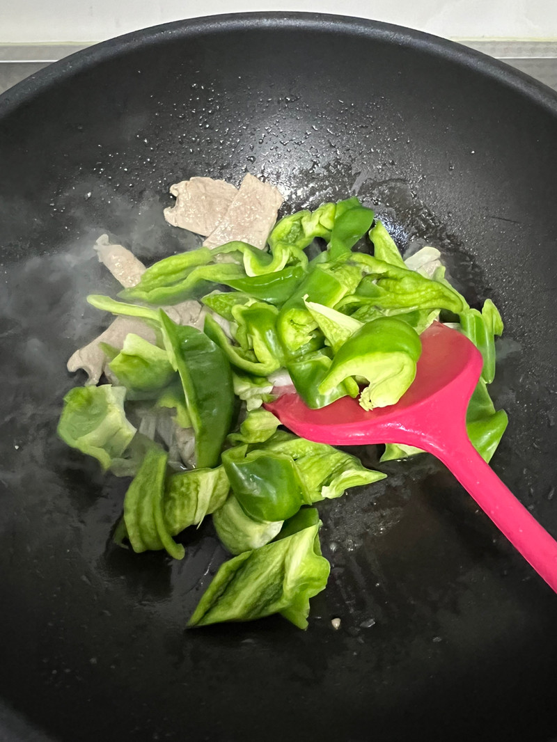 辣椒炒鸡腿肉
