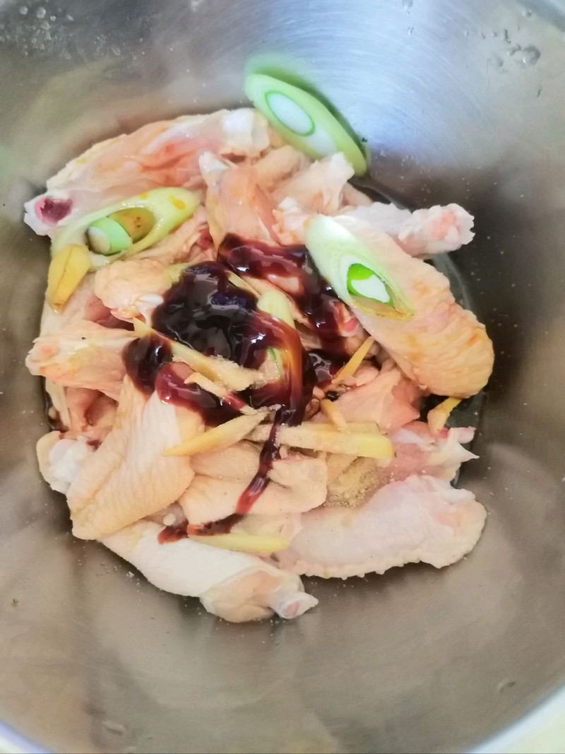 简单几步做出好吃的港式避风塘鸡翅